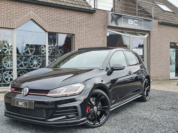 Volkswagen Golf GTI DSG TCR, Akrapovic, Pano, Lane assist, 19"