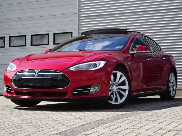 Tesla Model S 85 kWh Performance Dual Motor 7SEATS