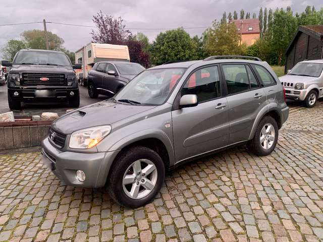 Toyota RAV 4 2.0 D4D 4x4 VX avec 107000km car-pass !