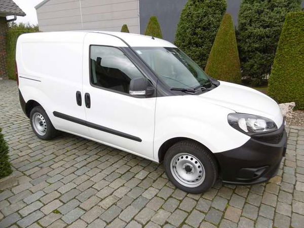 Fiat Doblo Doblo lkw 1.3D 59kw , airco, pdc , scheidingswand