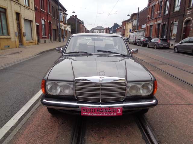 Mercedes 230