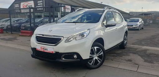 Peugeot 2008 1.2i PureTech Active**NAVIGATION**