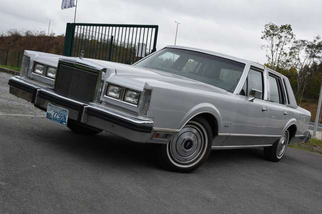 Lincoln Town Car **V8 _ oldtimer- Collection _ clim *10.800km**
