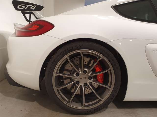 Porsche Cayman GT4