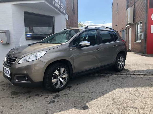 Peugeot 2008 1.2i PureTech Style*NAVI*JA*PDC*