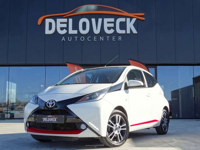 Toyota Aygo 1.0i VVT-i x-play // Navi - cam - cruise //
