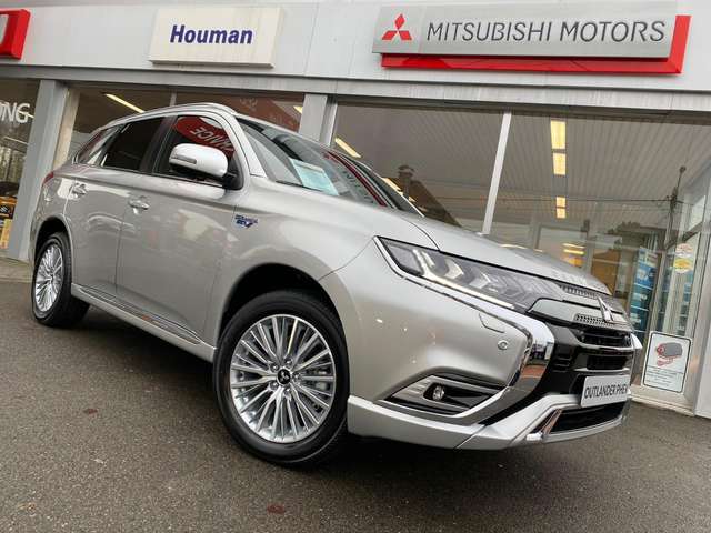Mitsubishi Outlander 2.4i 4WD PHEV Instyle SDA-NAV - Sterling Silver