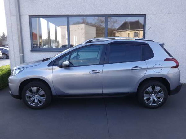Peugeot 2008 1.2i PureTech ALU NAVI CRUISE PDC LED