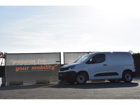 Peugeot New Partner 1.2PureTech110 Standard 3 Pl./Airco/Park.Sensoren/Trekhaak