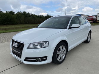 Audi A3 1,6 TDI S-Tronic / PANODAK / LEDER / XENON / 1°EIG