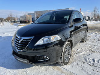 Lancia Ypsilon 1,2i Black Edition + Airco ( slechts 22000 km!!!)