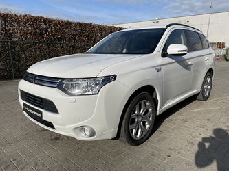 Mitsubishi Outlander 2,0i 4WD PHEV Instyle / Full Option!