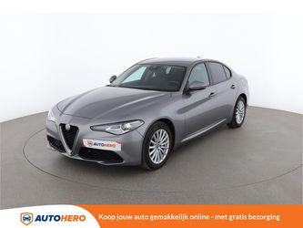 Alfa Romeo Giulia 2.0 Turbo Super 200PK VH50335 | Automaat | Cruise | Camera | Airco | Navi | Bluetooth | Parkeersensoren V + A | Leder | Xenon | Lichtsensor |