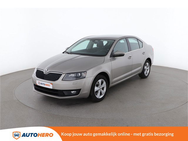 Skoda Octavia 1.4 TSI Greentech Elegance 140PK XJ24285 | Climate | Stoelverwarming | Cruise Control | Parkeersensoren V+A | Bi-Xenon | Handsfree | Trekhaak |