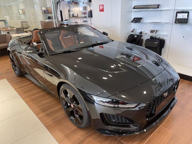 Jaguar F-Type P300 R-Dynamic