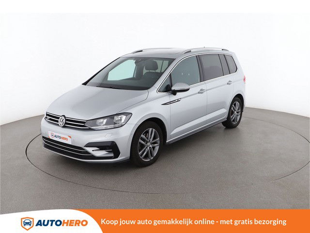 Volkswagen Touran 2.0 TDI R-Line BlueMotion Tech 150PK EP73772 | Euro 6 | Adaptive Cruise | Camera | Stoelverwarming | Navi | Panoramadak | Climate | Parkeerassistent | Elektrisch Verstelbare Stoel | Rijstrooksensor | Dakrails |