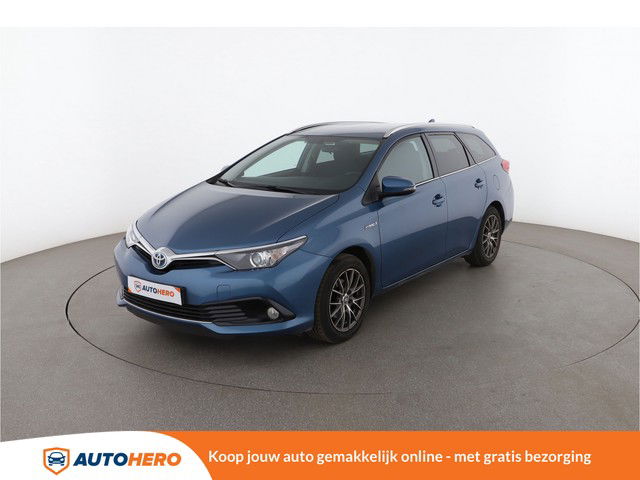 Toyota Auris Touring Sports 1.8 Hybrid Cool 100PK VH45261 | Navi | Cruise | Climate | Handsfree | Bluetooth | Camera | DAB | Trekhaak | Dakrails | Licht- En Regensensor | Keyless Entry/Start |