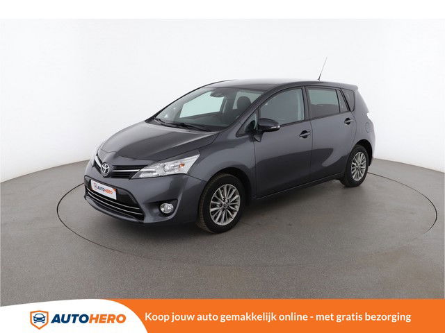 Toyota Verso 1.6 132PK YM69693 | Cruise | Camera | Navi | Stoelverwarming | Climate | Rijstrooksensor | Licht- en Regensensor | Handsfree | Getinte Ruiten | Lichtmetalen Velgen |
