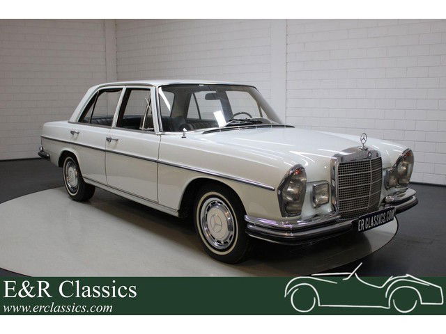 Mercedes 280 SE Sedan