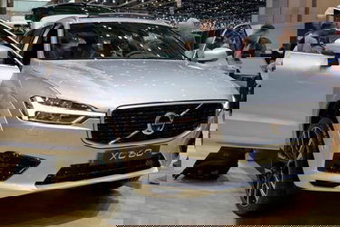 Volvo XC60 R-Design B5 Super 250PS/184kW Aut. 8 202...