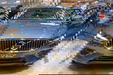 Volvo V60 Recharge R-Design T6 Plug-in Hybrid 340PS...
