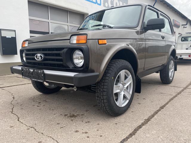 Lada Niva Luxe 4x4 Klima Alu Konserviert SHZ 61 kW...