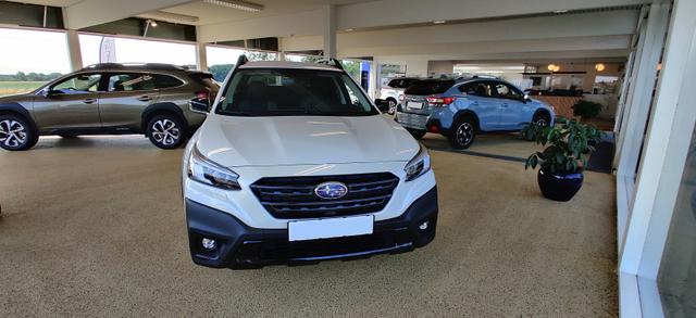 Subaru Outback Adventure 2.5i 169PS/124kW Lineartron...