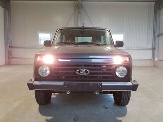 Lada Niva Legend 4x4 1.7 83 PS-Reserverad-Bordcomp...