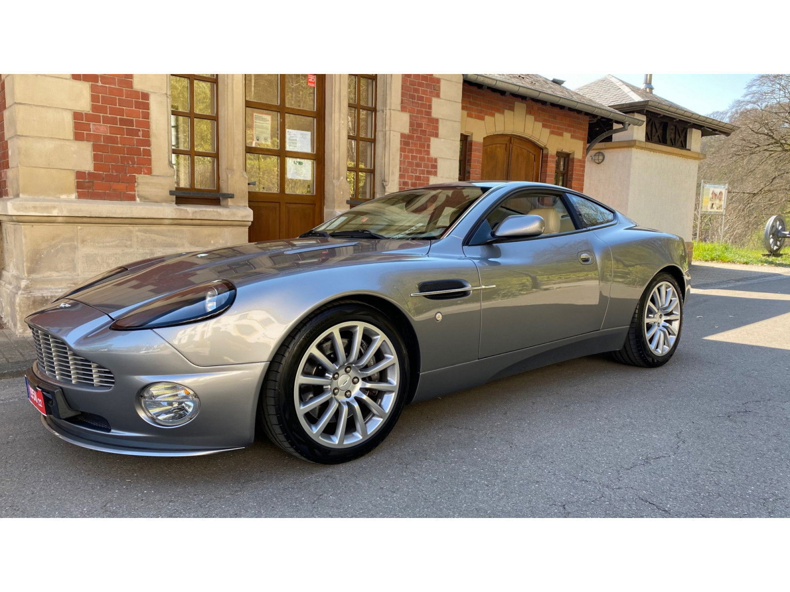 Aston Martin Vanquish v12 5.9 2+2