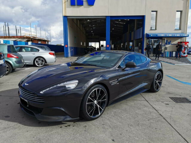 Aston Martin Vanquish V12