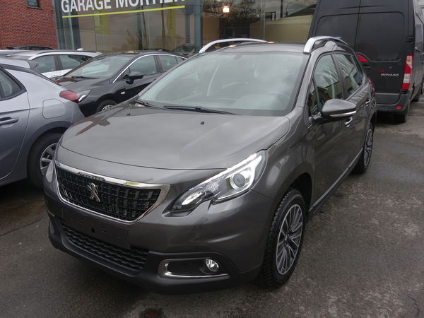 Peugeot 2008 Pure Tech Active 12i navi touch screen