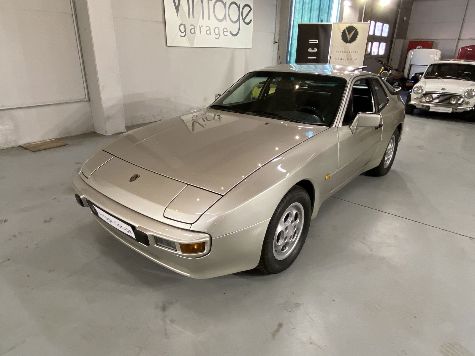 Porsche 944 944