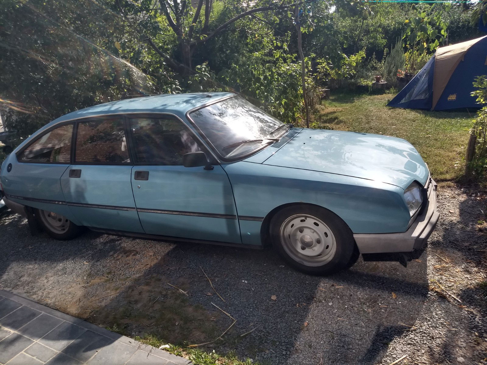 Citroen Koetswerk in zeer goede staat, heel bijzonder kleur, banden en vering beginnen te verslijten. Dashboard in zeer goede staat, zetels hier en daar wat slijtage maar er zijn zetelbeschermers aan special cc1100
