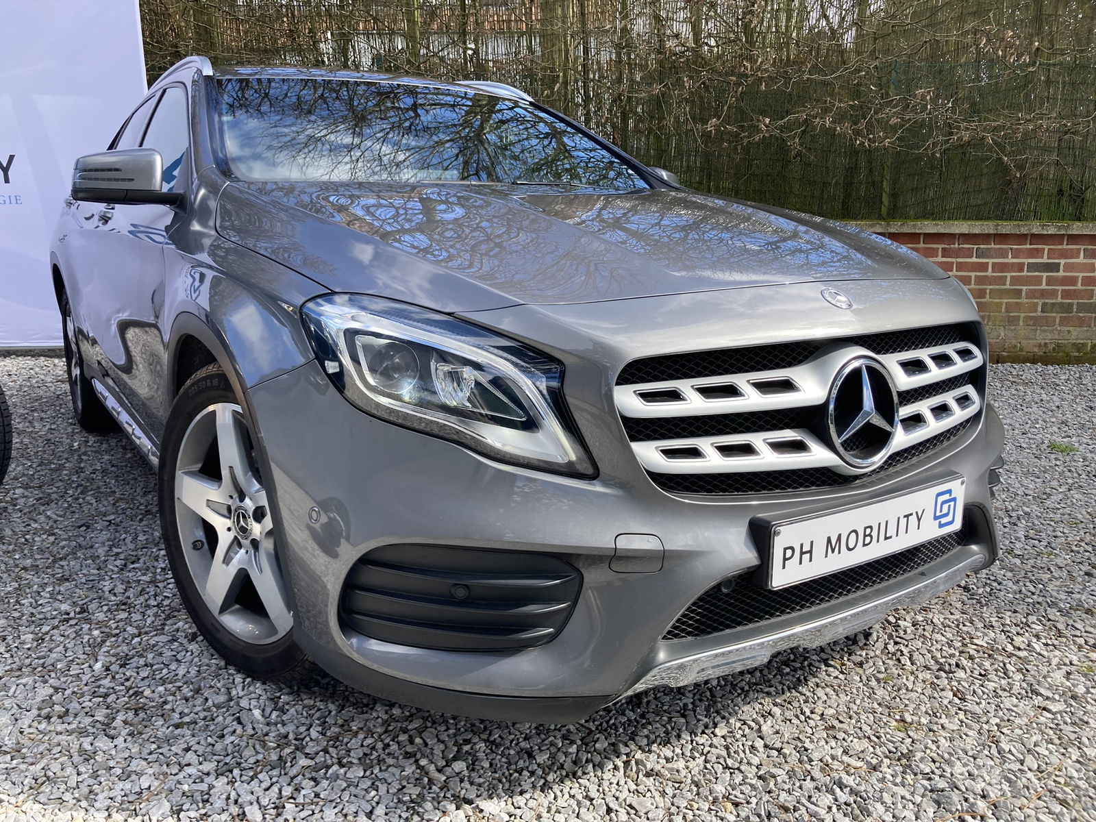 Mercedes GLA 180 AMG LINE*BOITE AUTO*CUIR/ALCANT*ATT REM*GARANTIE TOTALE 1AN