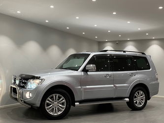 Mitsubishi Pajero Long 3.2 DI-D Instyle A