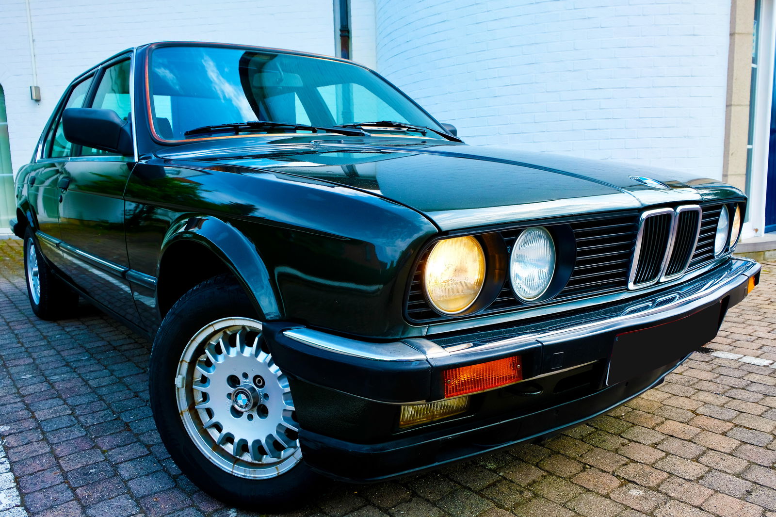 BMW 320 Saloon