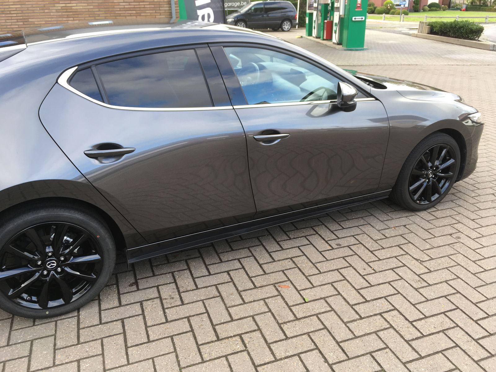 Mazda 3 skycruise mild hybride black rims