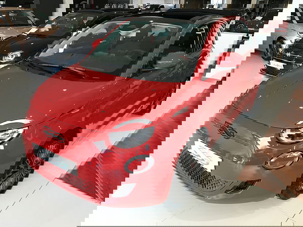 Fiat 500e (Red) 42 Kwh Cabrio