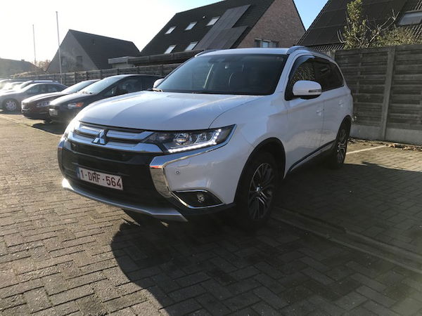 Mitsubishi Outlander Instyle 4WD CVT