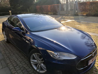 Tesla MODEL S S 85 kWh Dual Motor