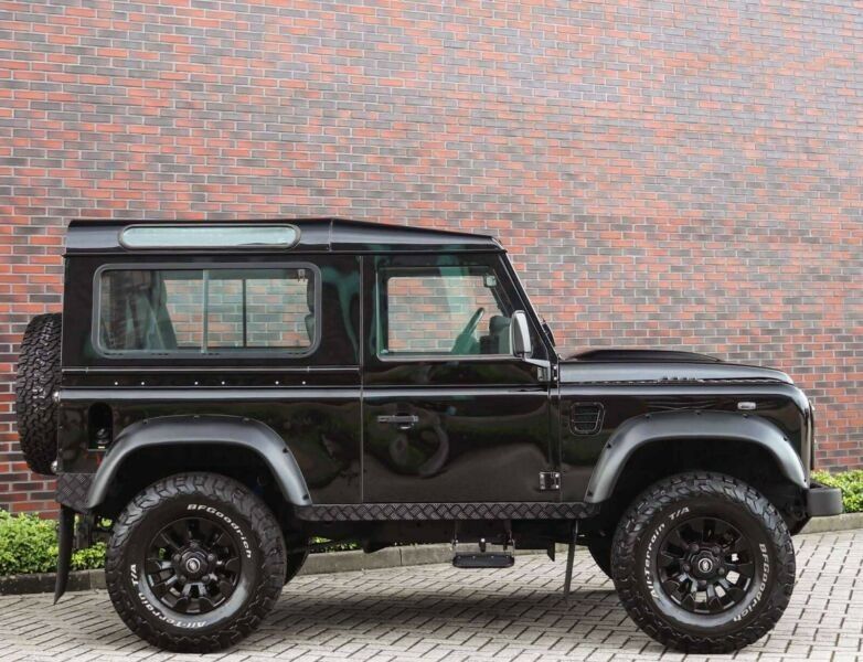 Land Rover Defender 90 Station Wagon SE