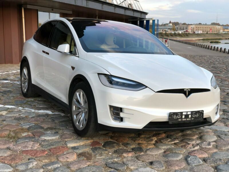 Tesla MODEL X