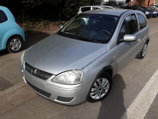 Opel Corsa C 1000 essence