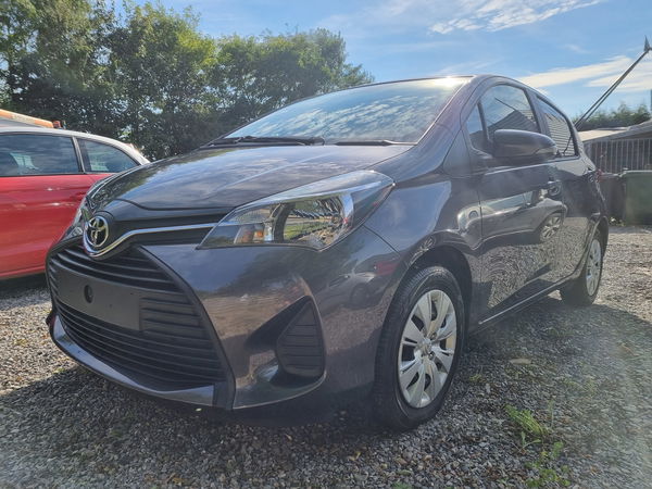 Toyota Yaris version live 2 ( 2456km) cause deces