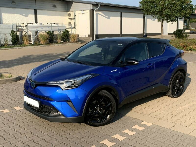 Toyota C-HR Hybrid Style Selection