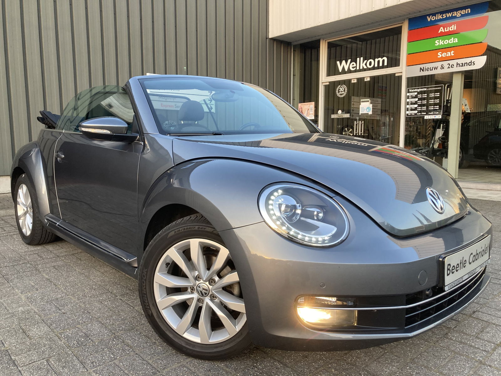 Volkswagen Beetle Cabrio Airco - Xenon+LED - Parksensoren V+A -Windscherm -Alu 17'