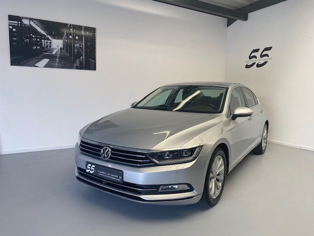 Volkswagen Passat 1.6 TDi - BERLINE - LEDER - NAVI - PDC - CAMERA - 1 JAAR GARANTIE