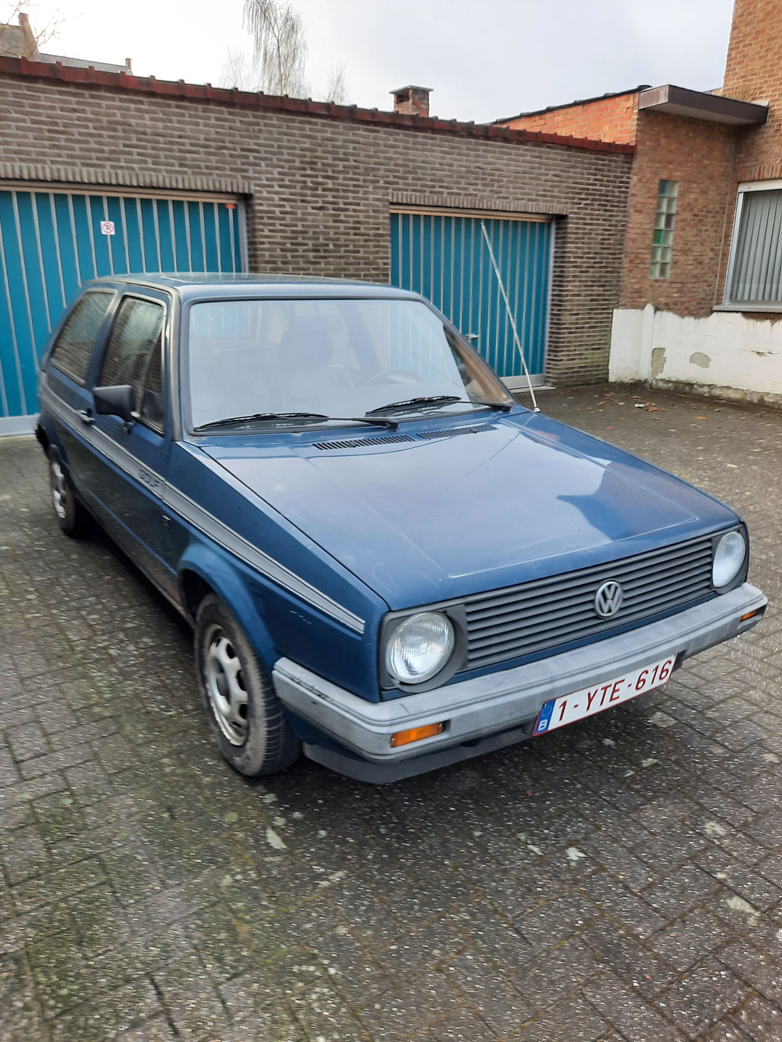 Volkswagen Golf oldtimer 1985. /1.3 benzine ,schuifdak,155 dkm ,1850 eur