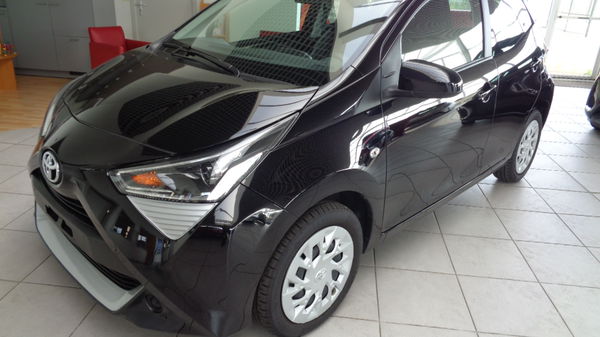 Toyota AYGO X -PLAY 2