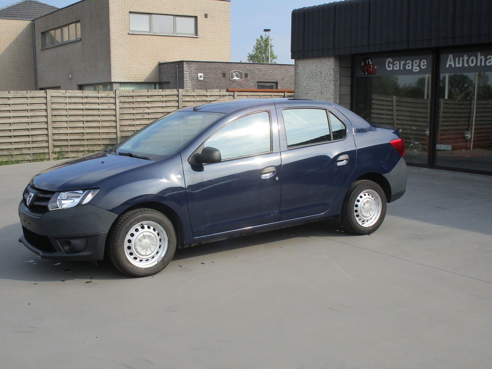 Dacia Logan 1.2 base 06/2015 42000 km